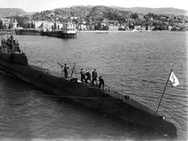 Советская подводная лодка в феодосийском порту. 1944 г.